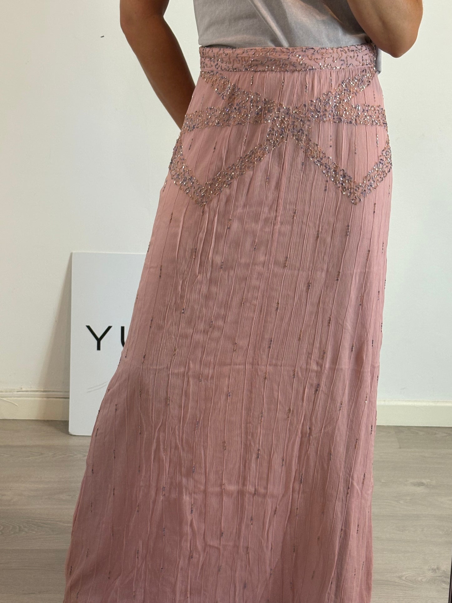 INTROPIA. Pink beaded skirt, size 42