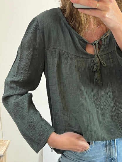 OTHER. Dark green textured blouse. TS/M