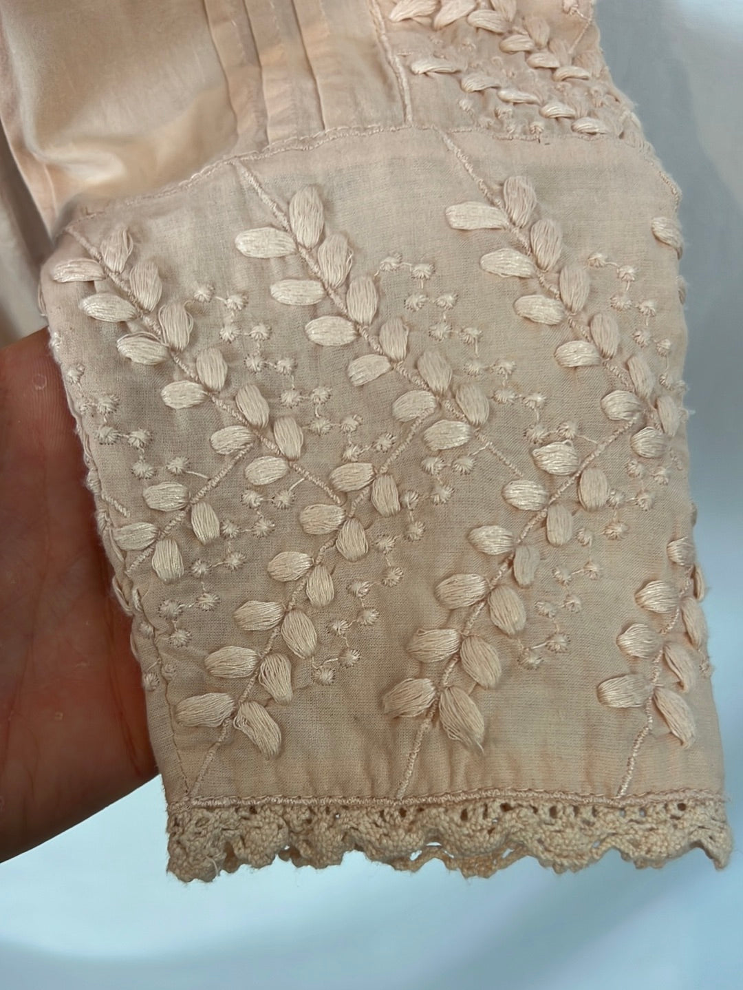 JOLIE JOLIE. pale pink embroidered blouse Tm