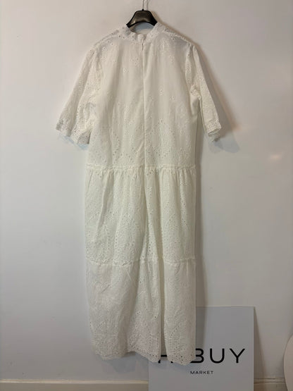 ZARA. Basic white T-shirt. TM