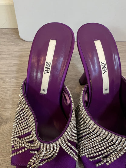 ZARA. Sandalias tacón pedrería. T 38