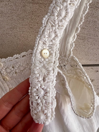 LOUISE MISHA. Top beige detalles croché T.36