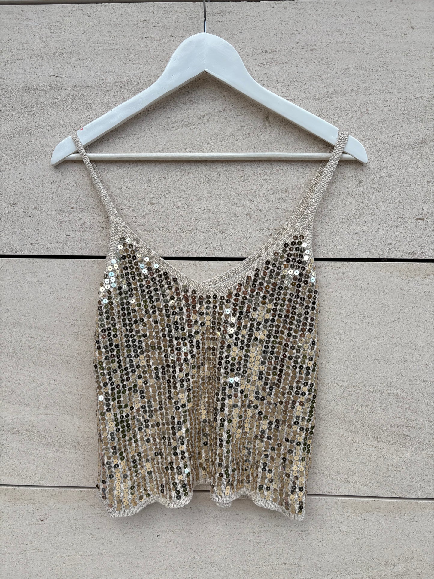 OTRAS. Top beige lentejuelas