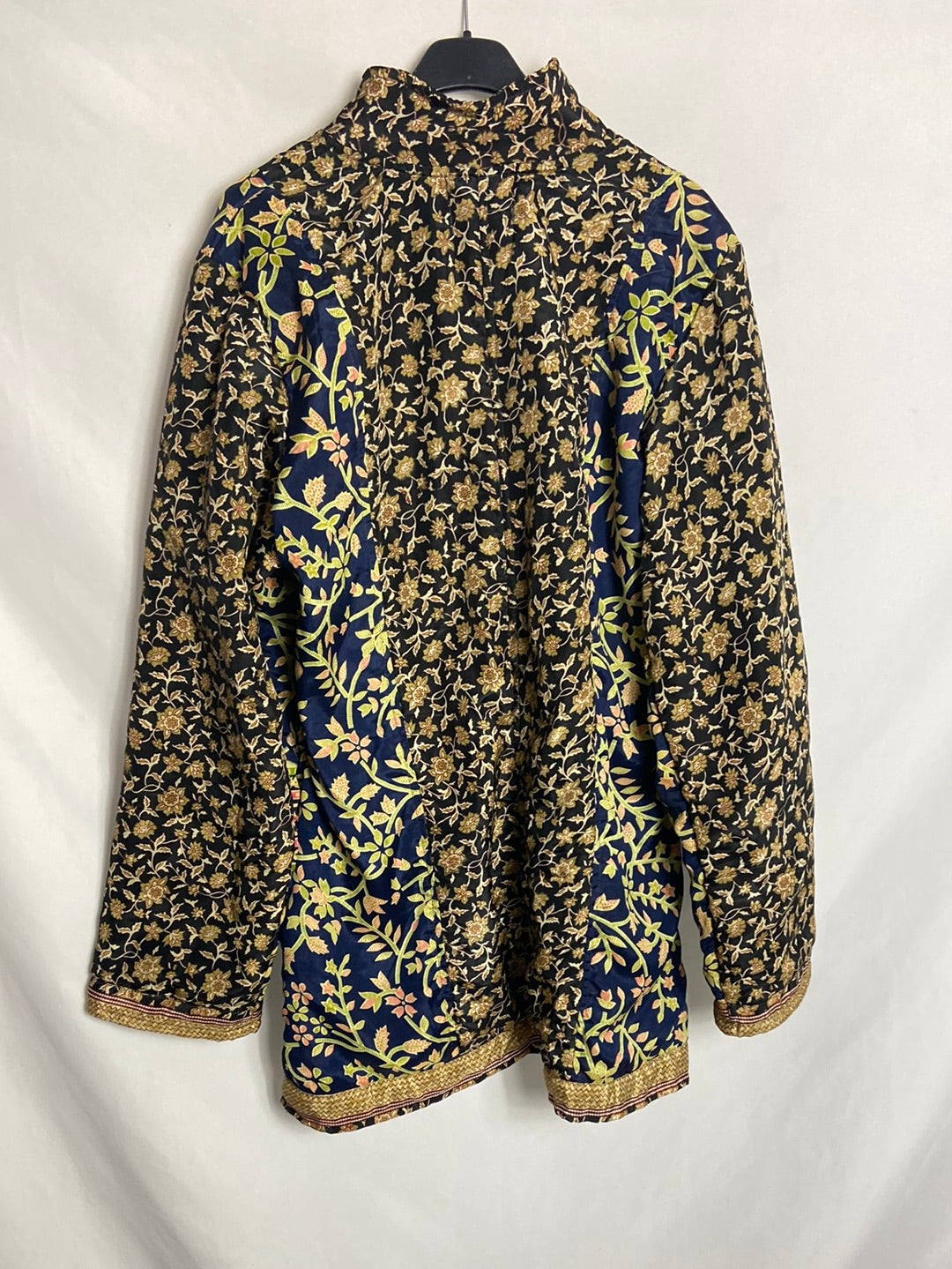 OTRAS. Chaqueta estampada satinado. T M/L