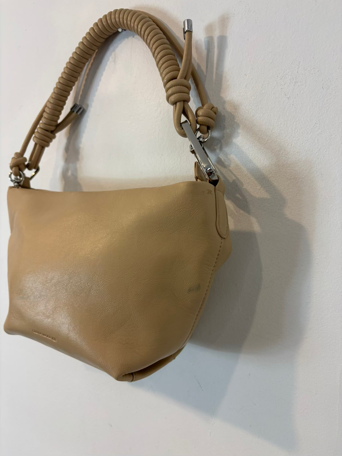 OLIVIA MAREQUE. Bolso piel beige