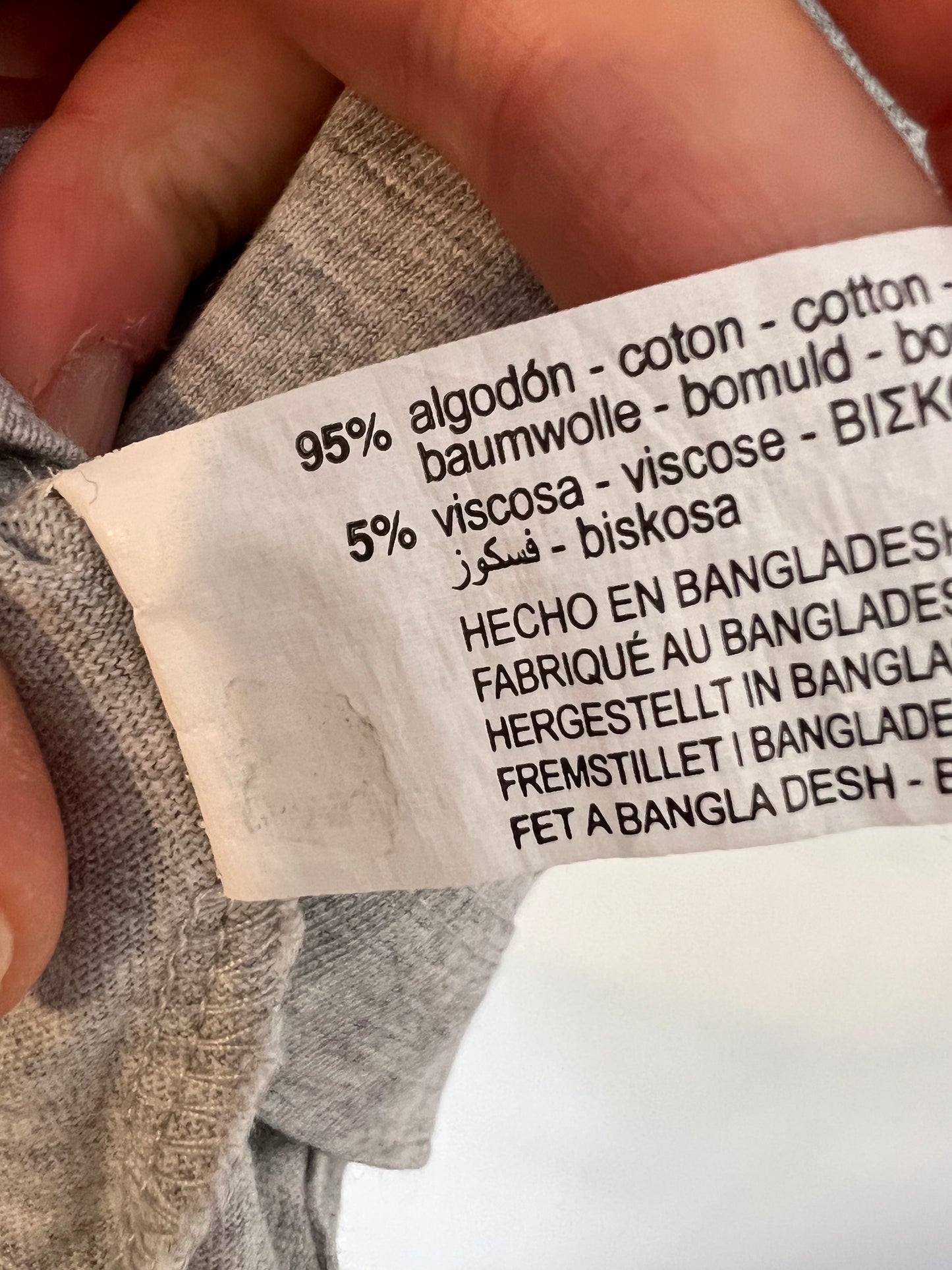 ZARA. Camiseta crop gris detalle cuello. T L