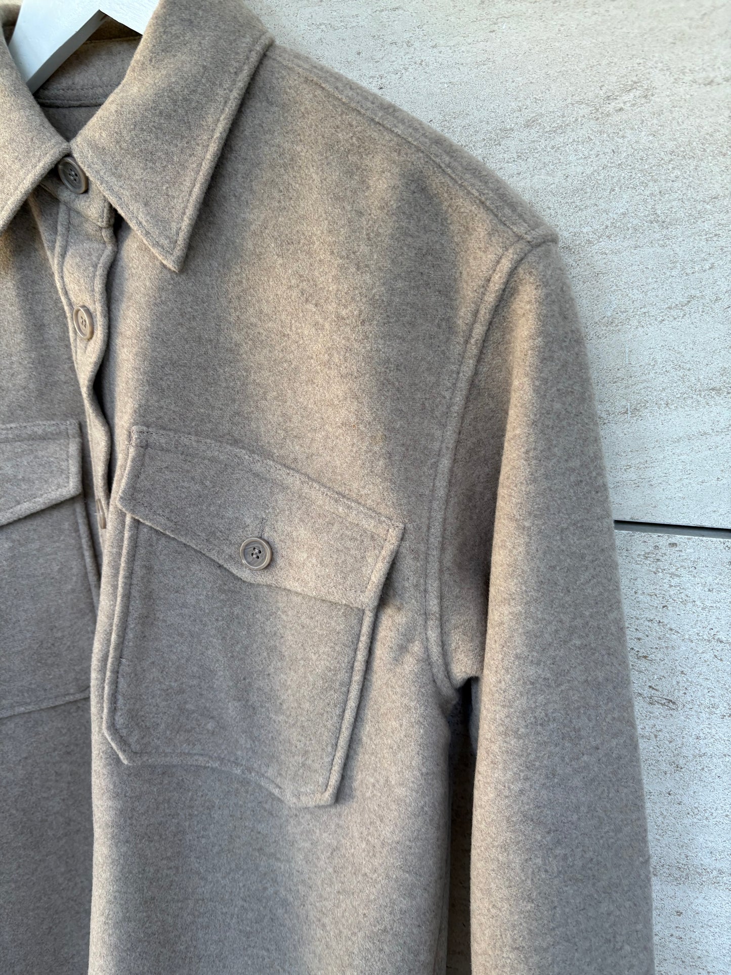 ARKET. Sobrecamisa lana bolsillos. T 36