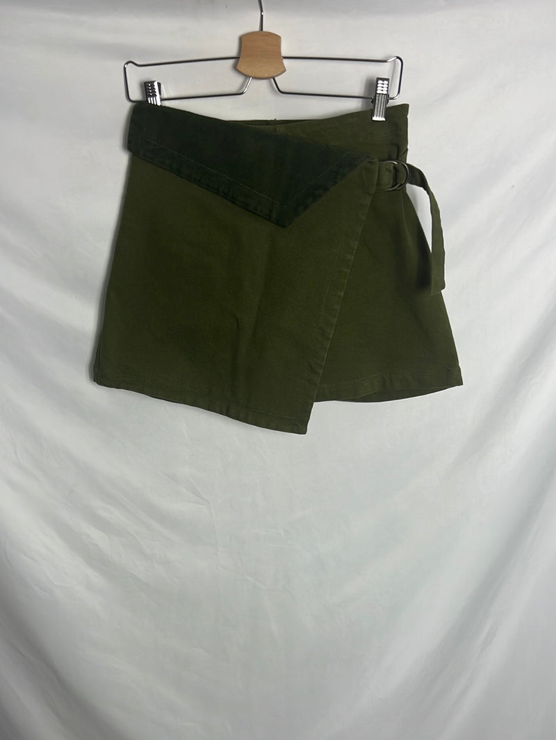MASSCOB. Falda pantalón verde. T 36