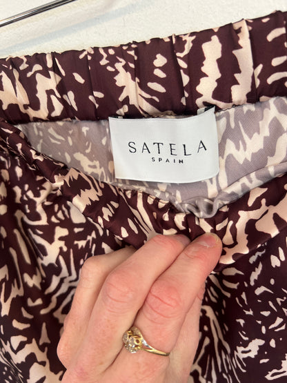 SATELA. Conjunto blusa y falda fluido estampado. T S