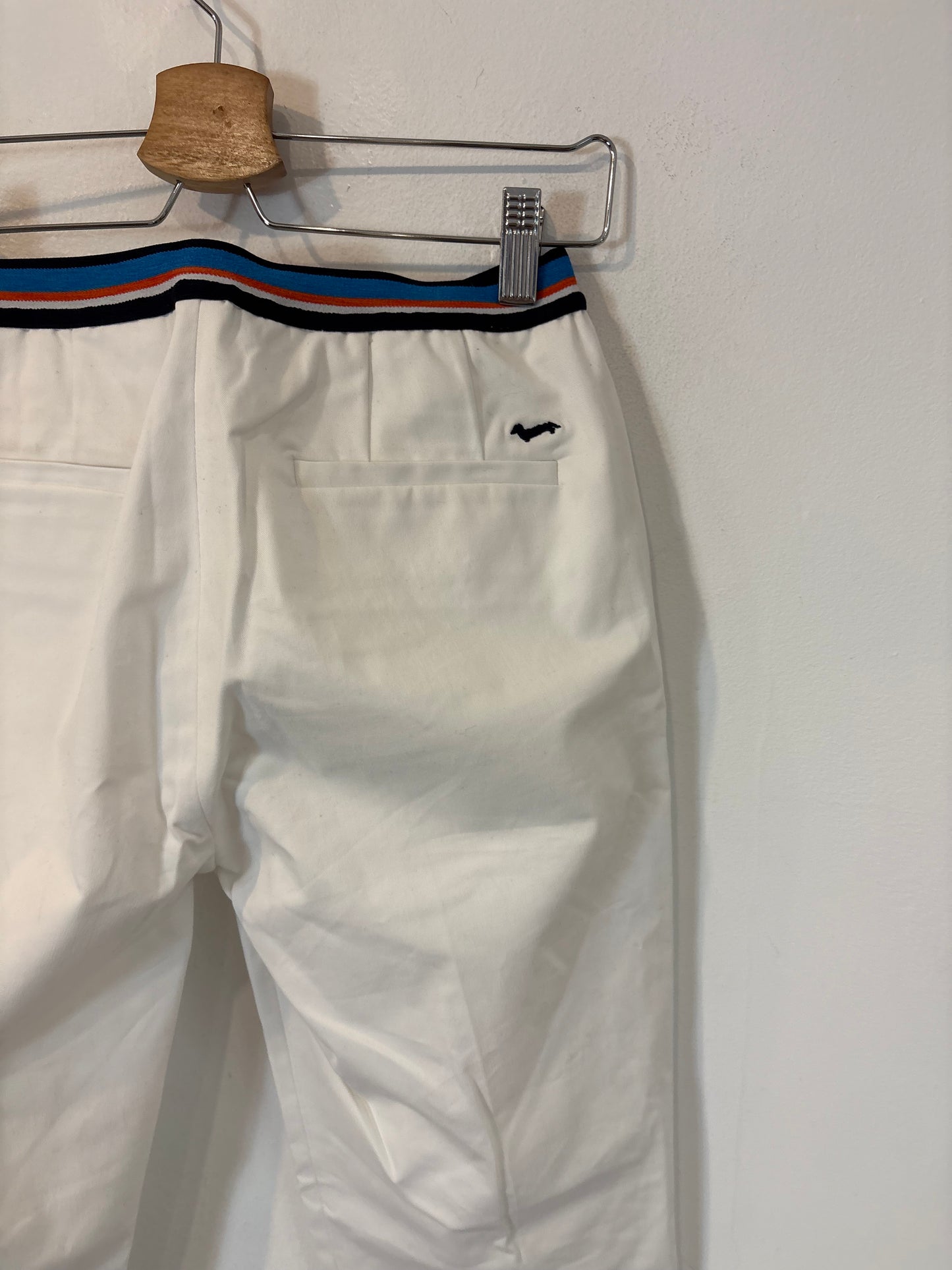 HARMONT & BLAINE. Pantalón chino blanco detalle cintura