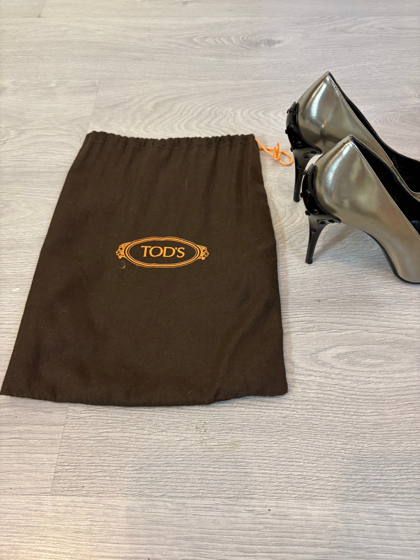 TOD'S. Tacones metalizados. T 39,5