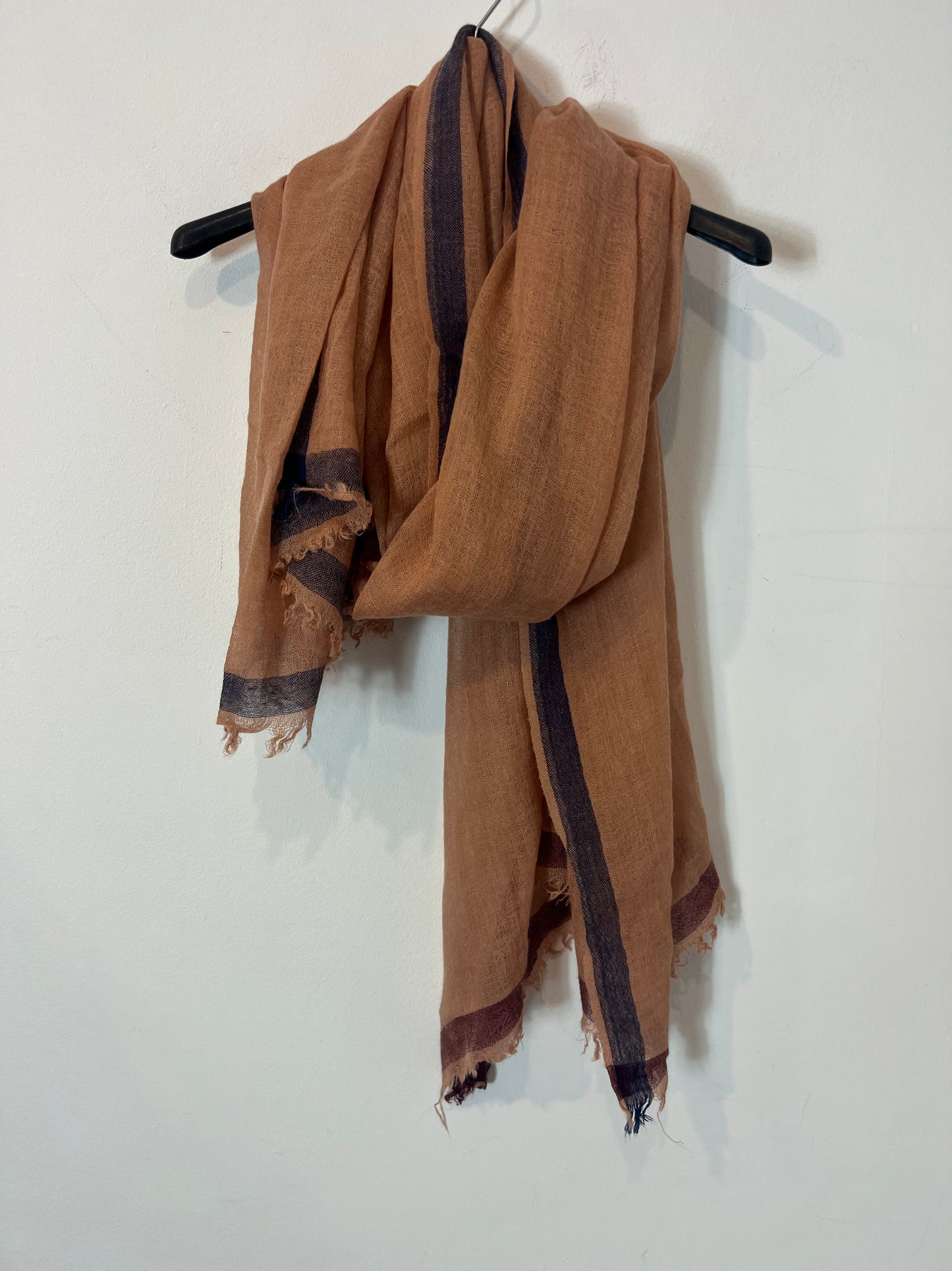 OTRAS. Fular tonos caldera