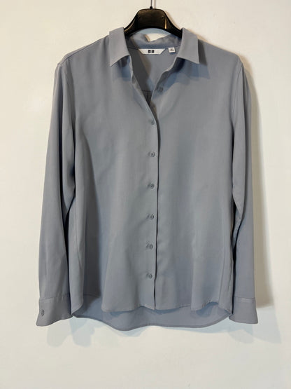 UNIQLO. Blusa fluida azul claro T XS
