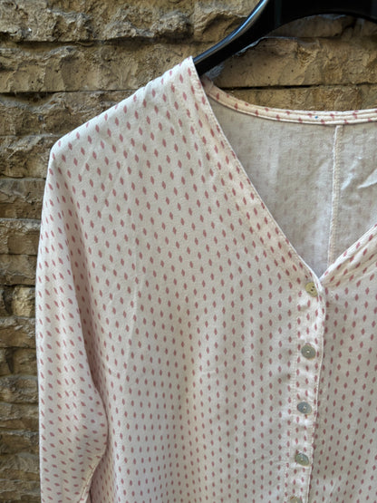 OTRAS. Blusa fluida detalles en rosa. T S/M