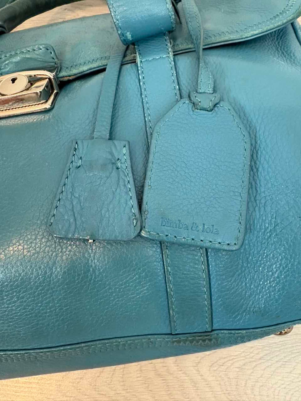 BIMBA Y LOLA. Bolso asa corta piel turquesa