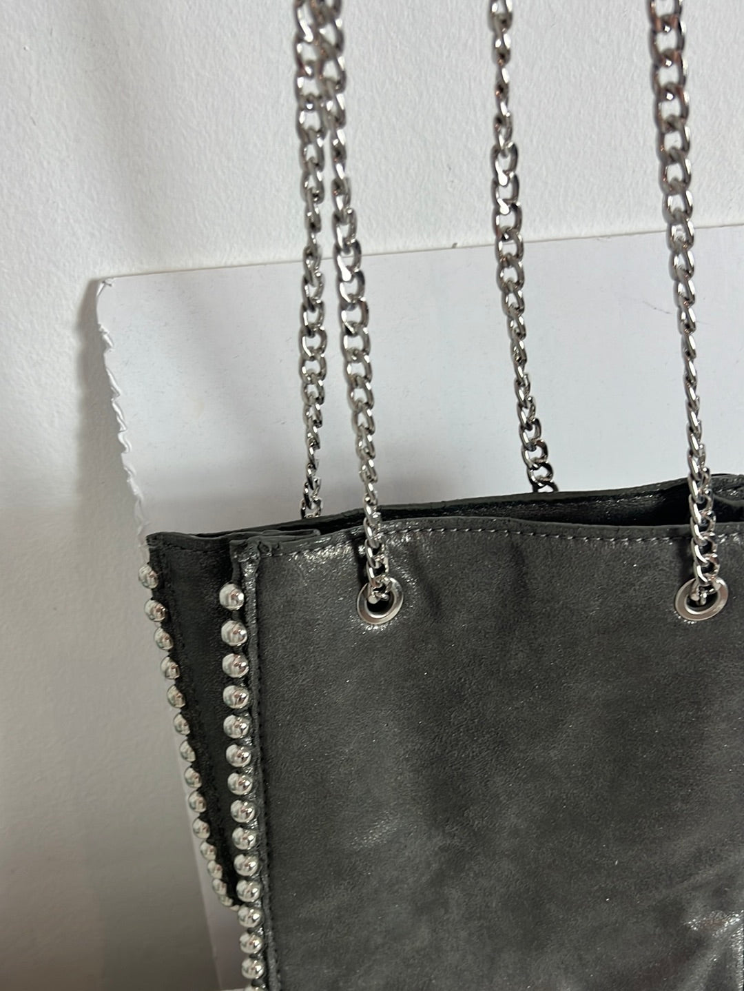 ZARA. Bolso gris tachuelas