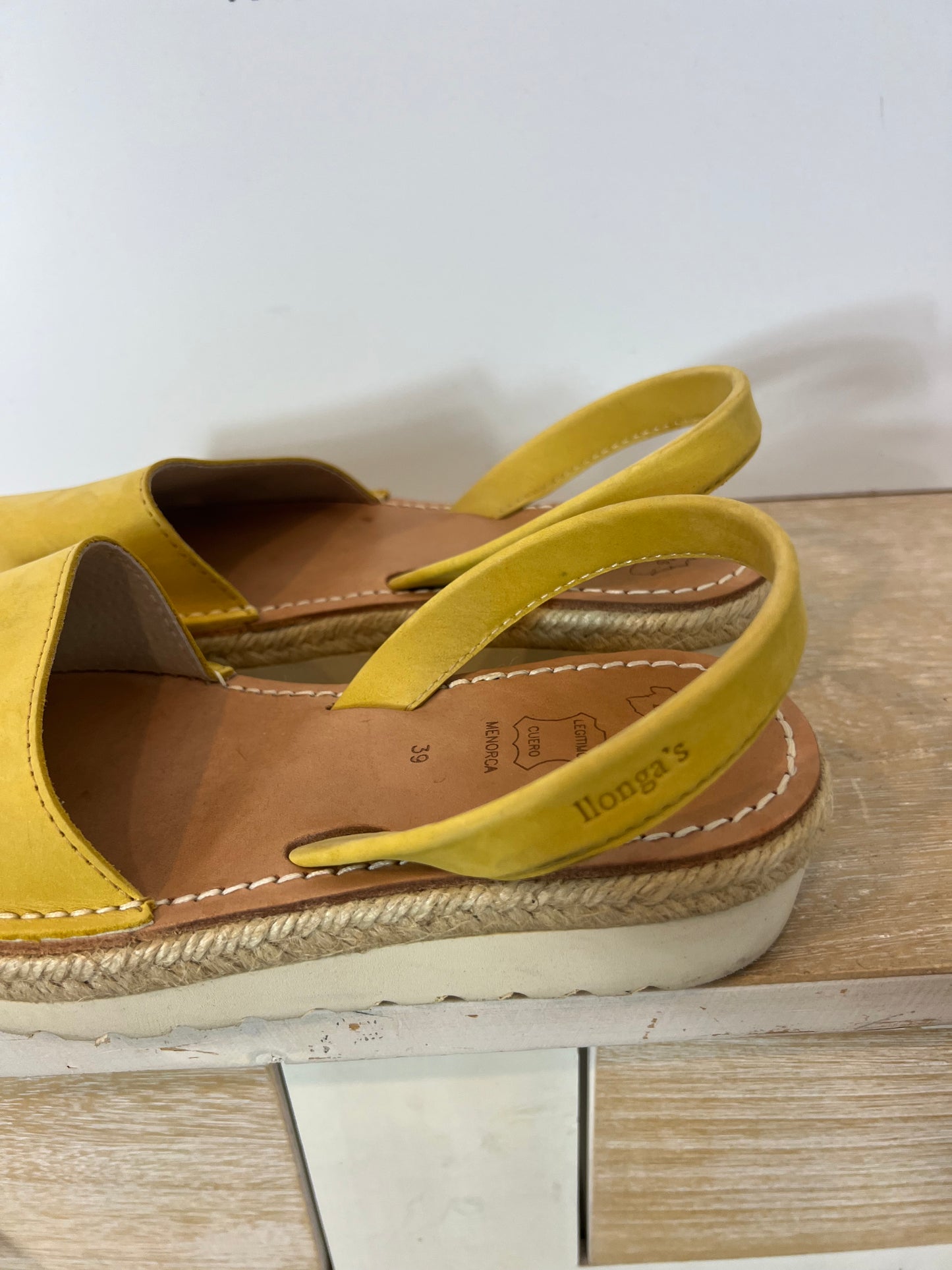 IILONGA´S . Menorquina piel mostaza. T 39