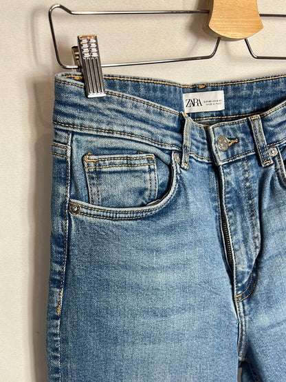 ZARA. Slightly flared cropped denim. T 40