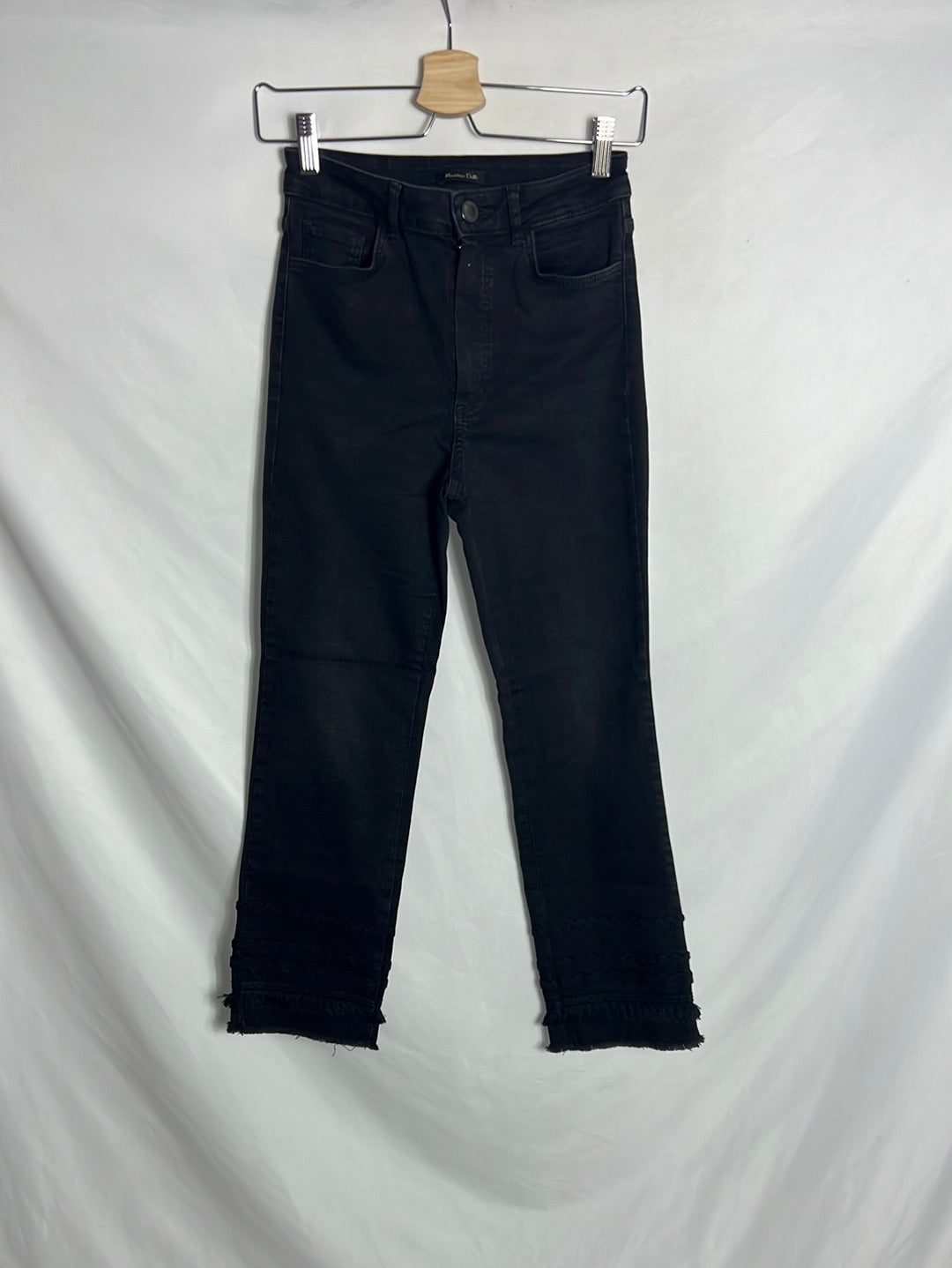 MASSIMO DUTTI. Denim elastico cropped detalles. T 34