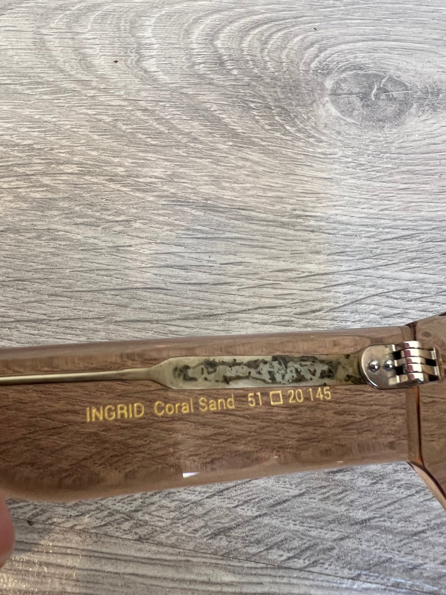 MILLER & MARC. Gafas de sol semitransparentes