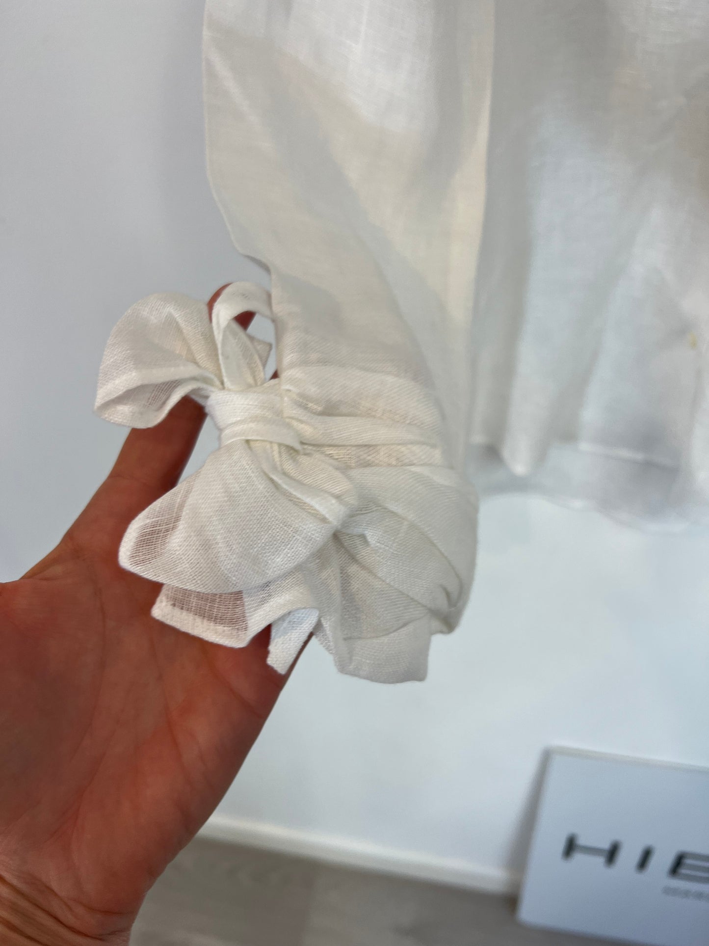 100% Capri. Linen blouse with neck and sleeve detail. TL