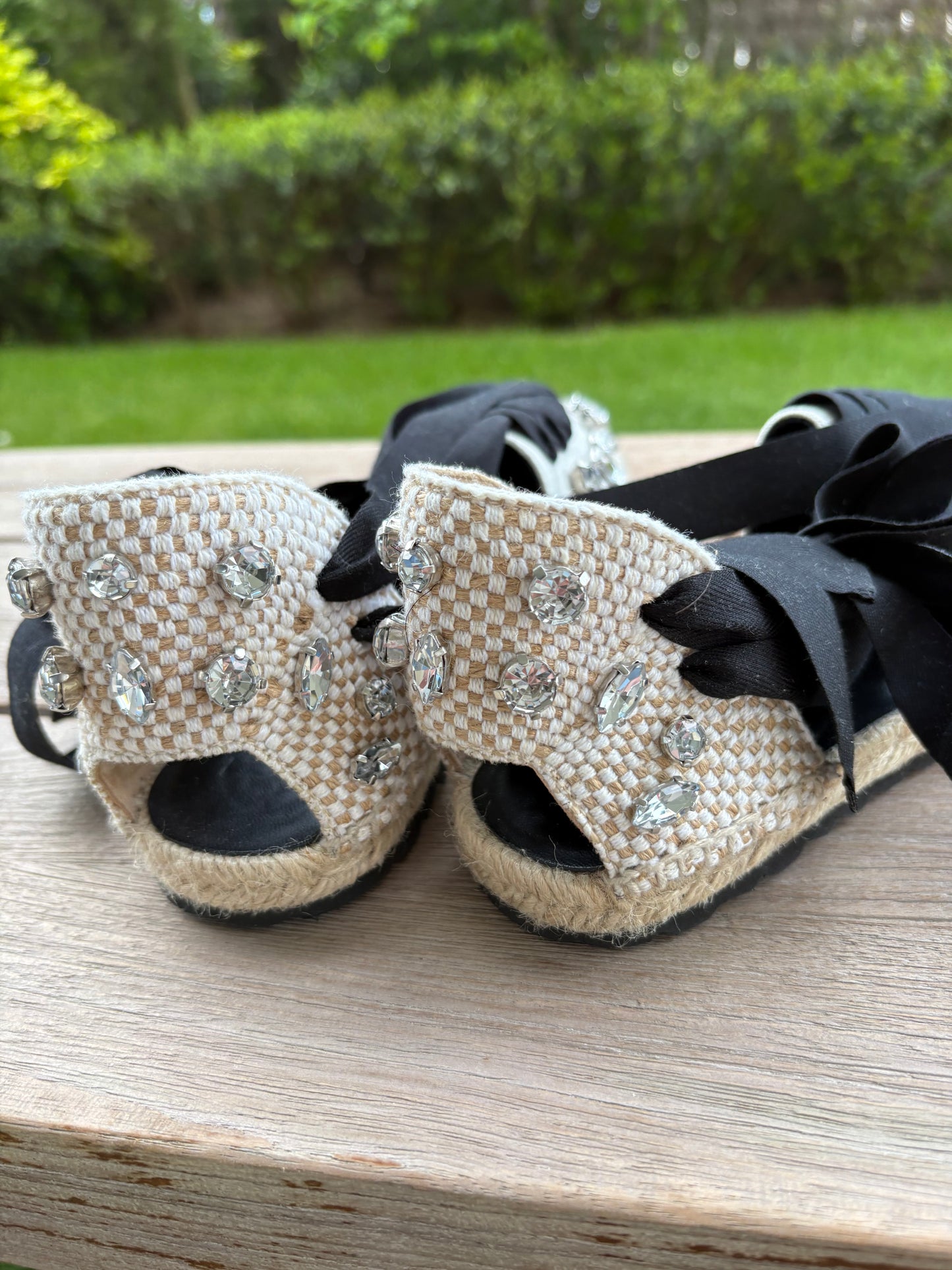 LOEWE. Alpargata detalle pedrería. T 39