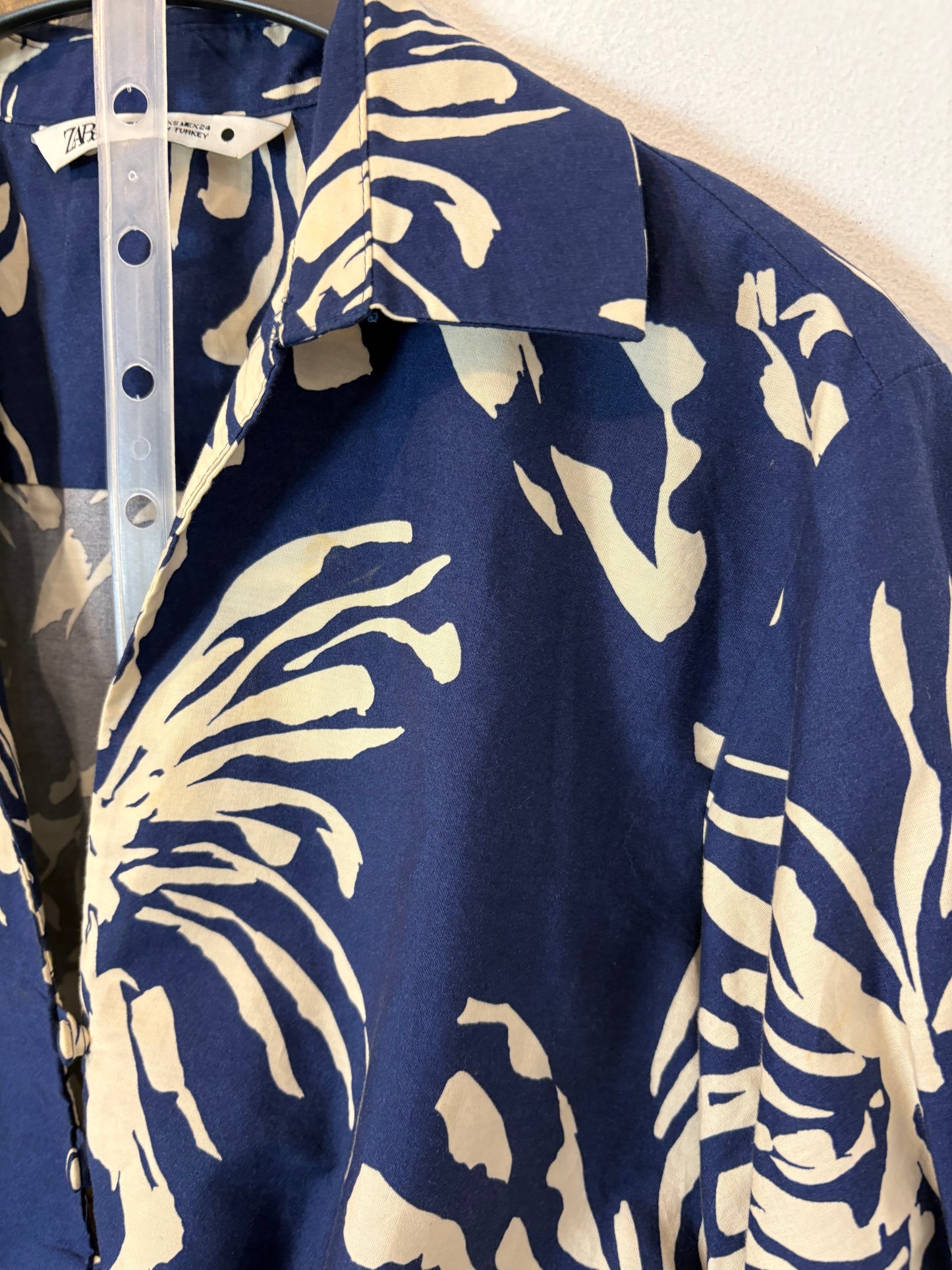 ZARA. Conjunto falda y blusa azul estampado