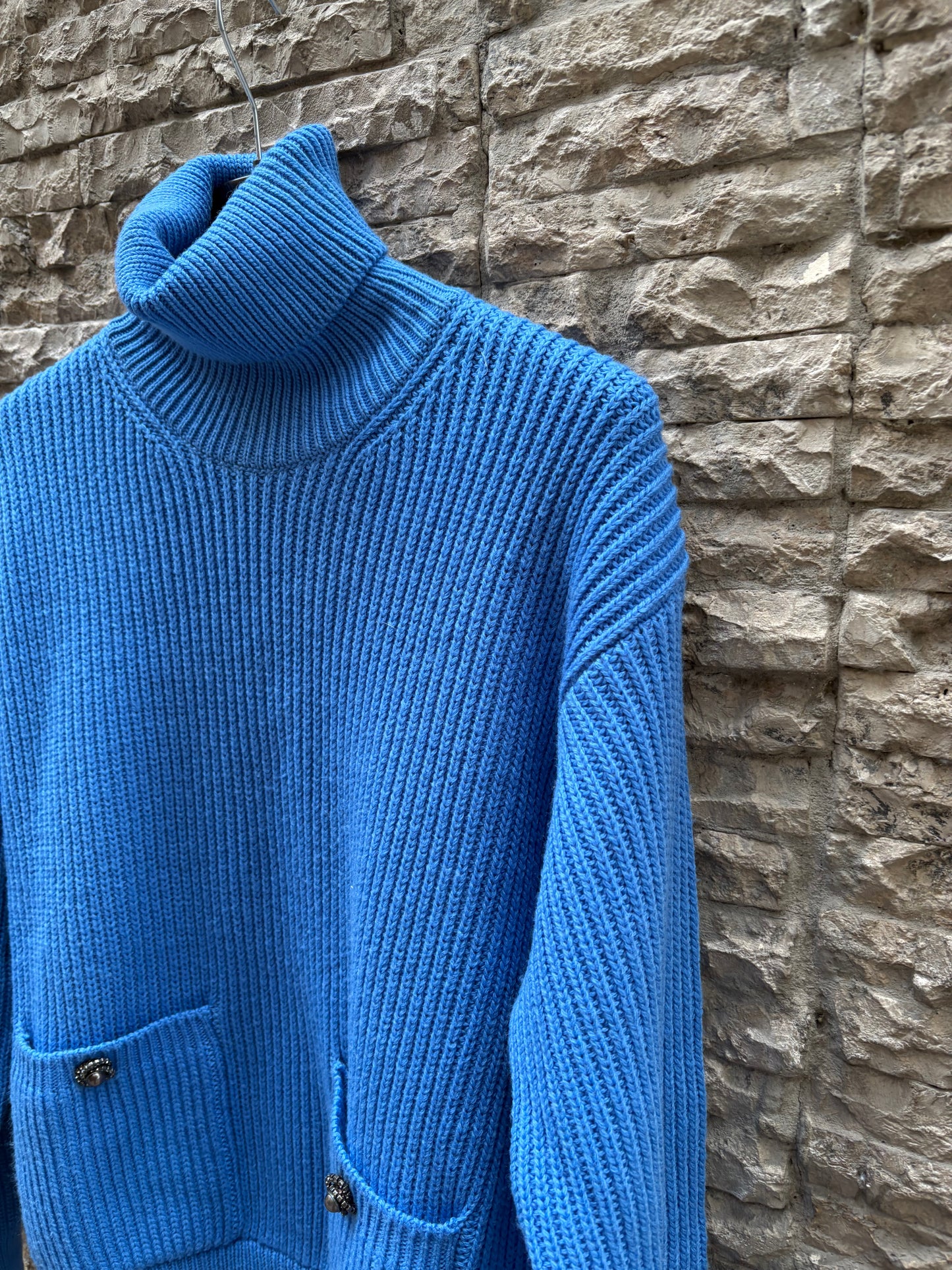 Nº 21. Jersey lana botones joya