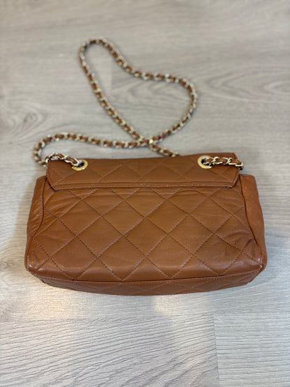 PARIS 64. Bolso piel camel asa larga