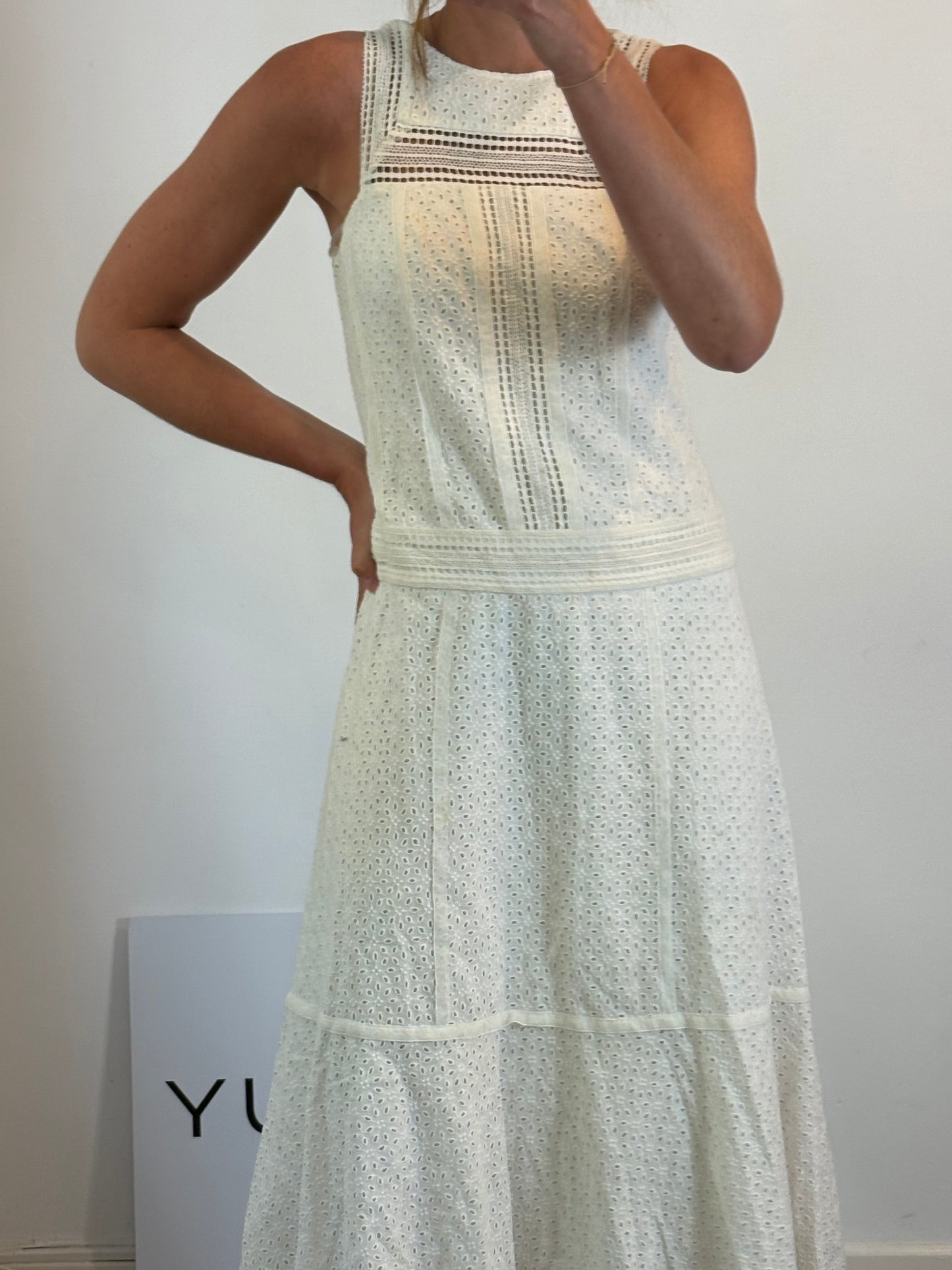 BDBA. Vestido midi blanco troquelado. T.38