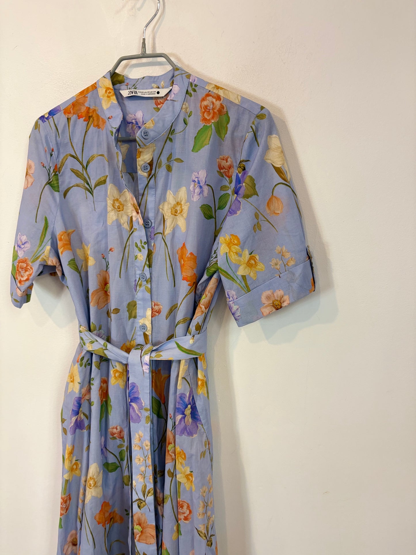 ZARA. Vestido largo estampado flores abotonado
