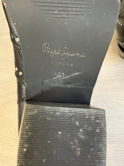 PEPE JEANS. Botines negros tachas