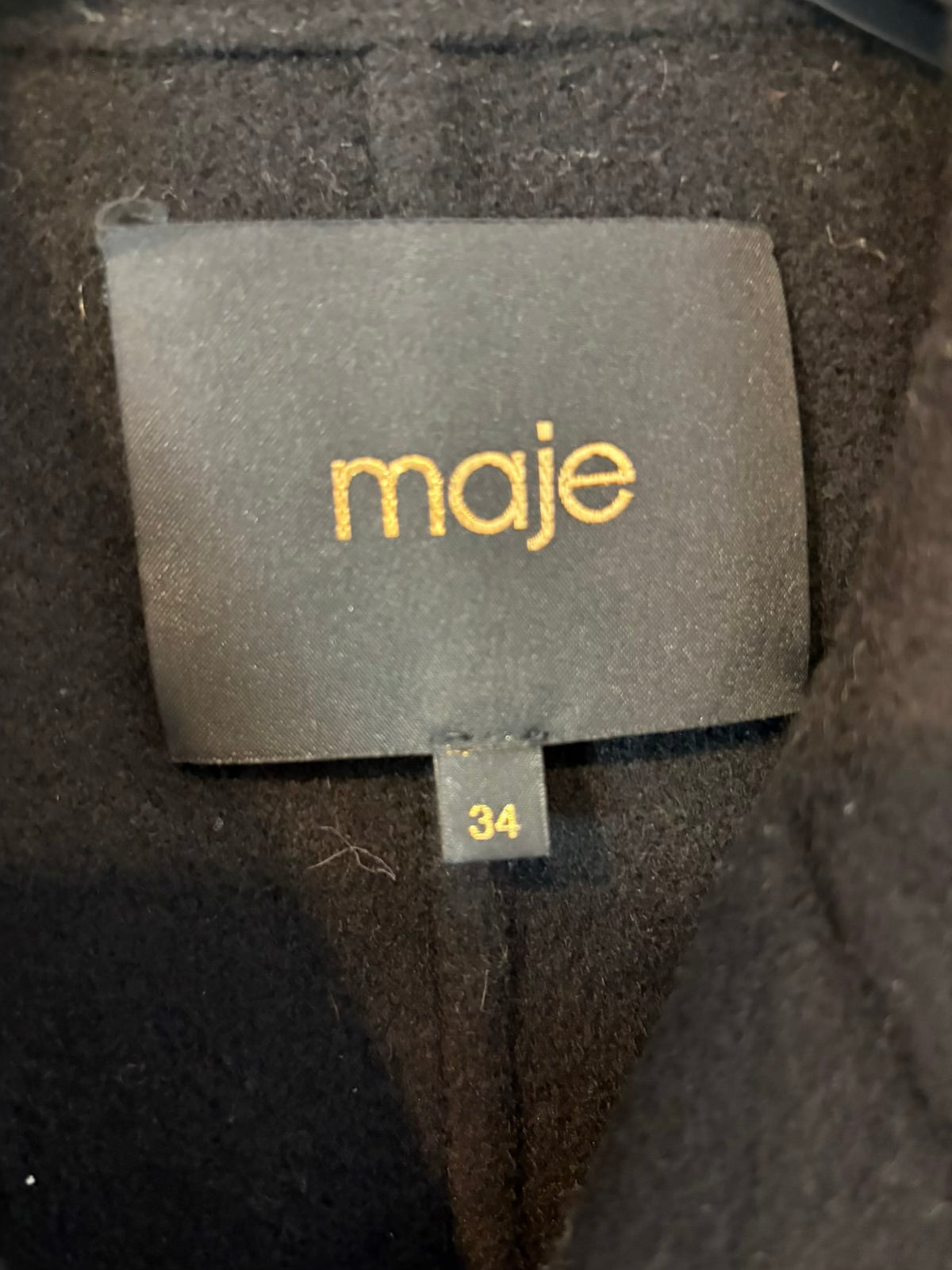 MAJE. Abrigo negro lana botones dorados