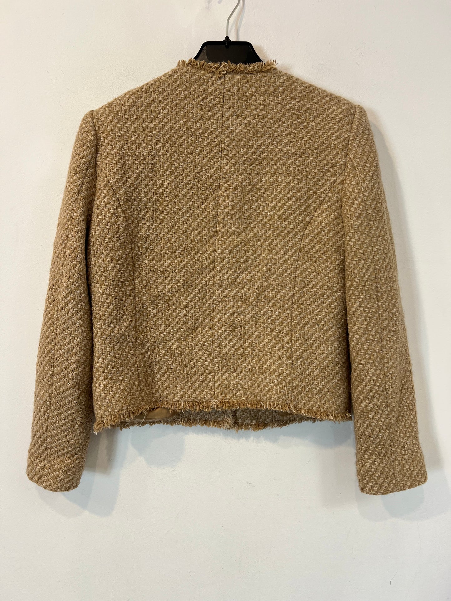 MANGO. Chaqueta tweed botones joya