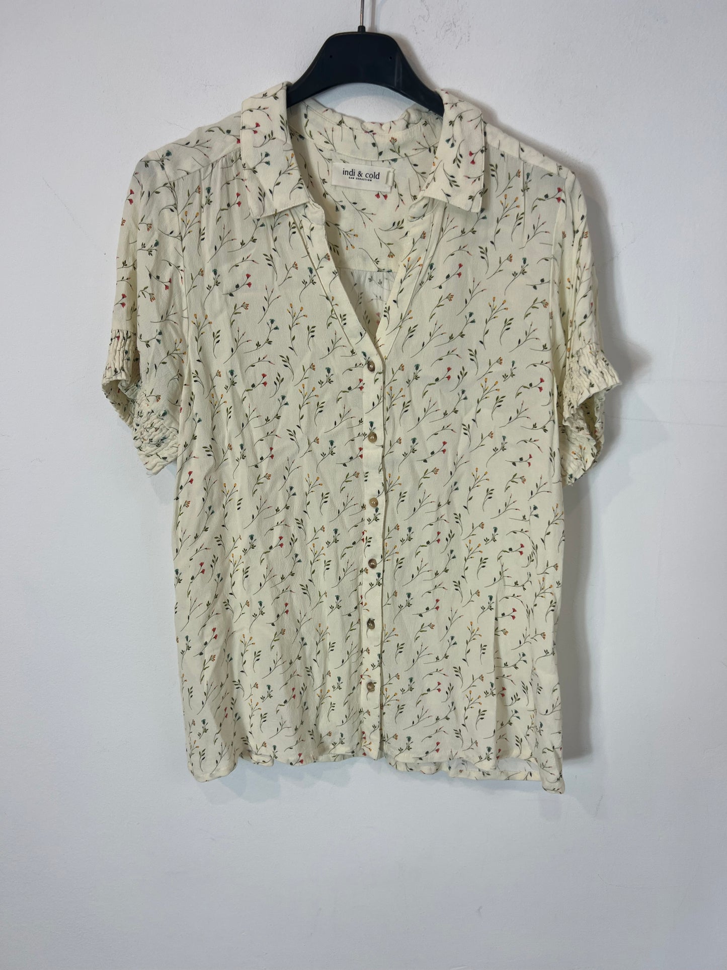 INDI &amp; COLD. Flowing floral blouse. T.S.