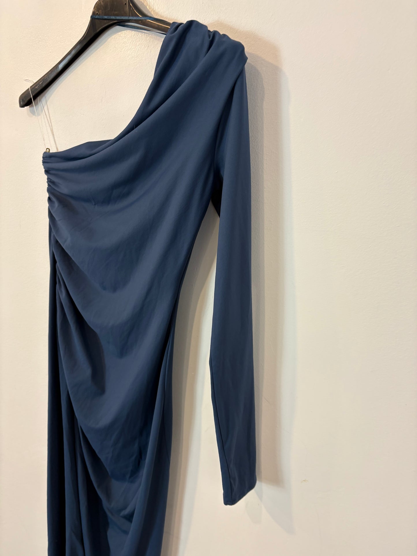 ZARA. Vestido largo azul asimétrico