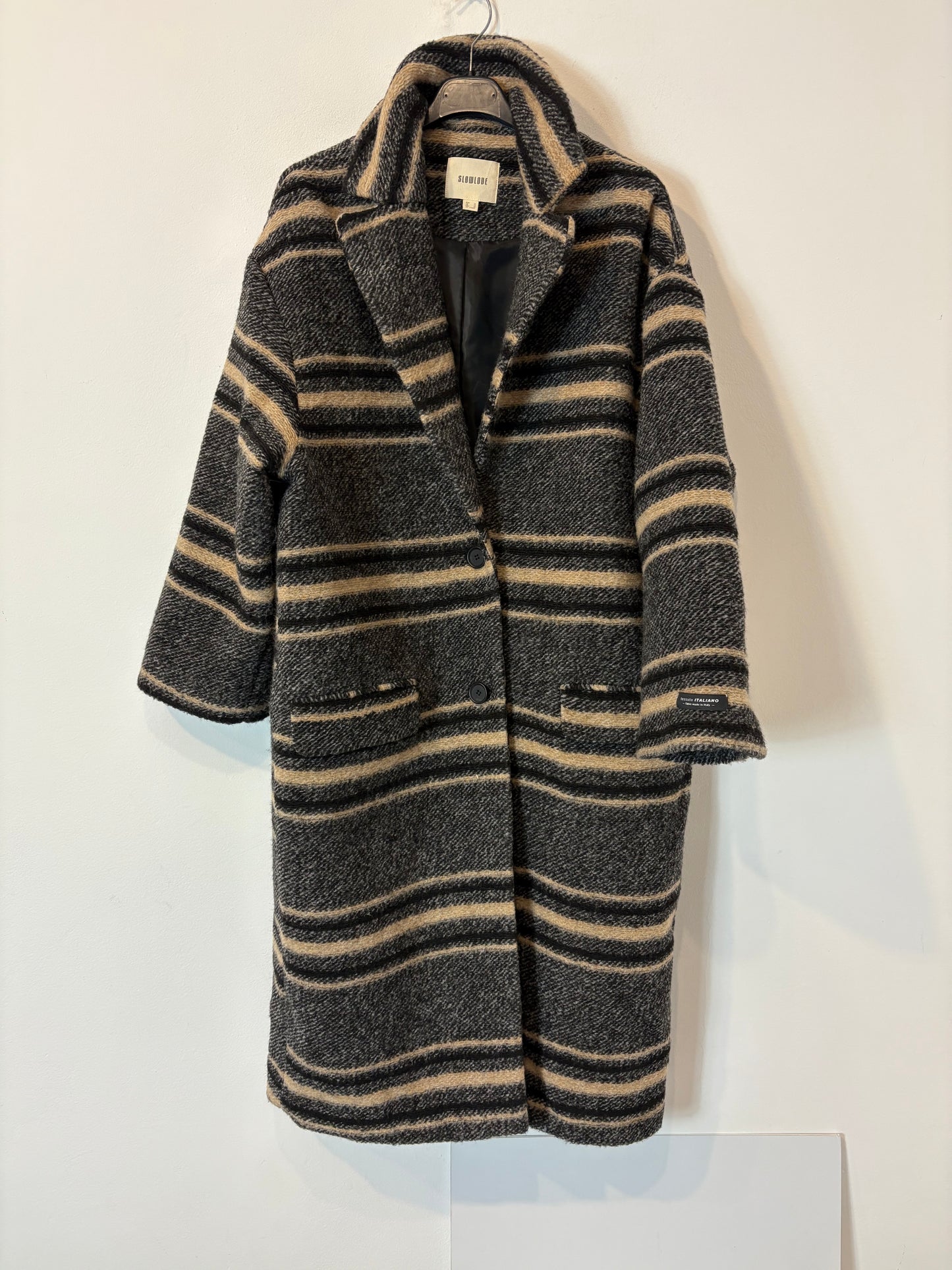 SLOWLOVE. Abrigo largo rayas