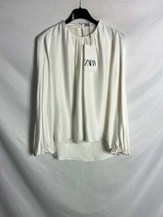 ZARA. Blusa blanca fluida satinada. T XS