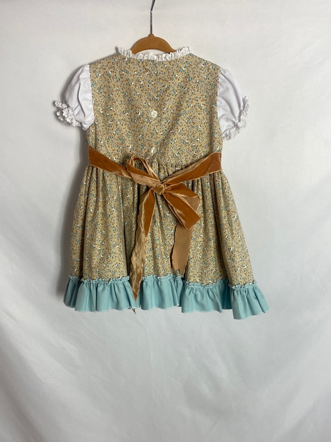 BELCOQUET. Floral dress with collar detail. Size 4 years.