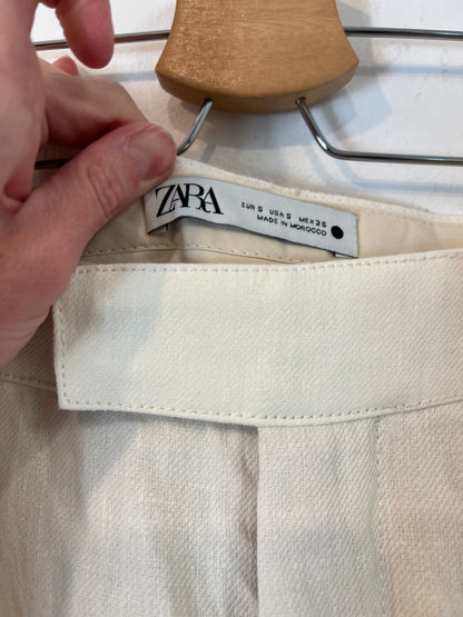 ZARA. Pantalón color crudo textura. T S