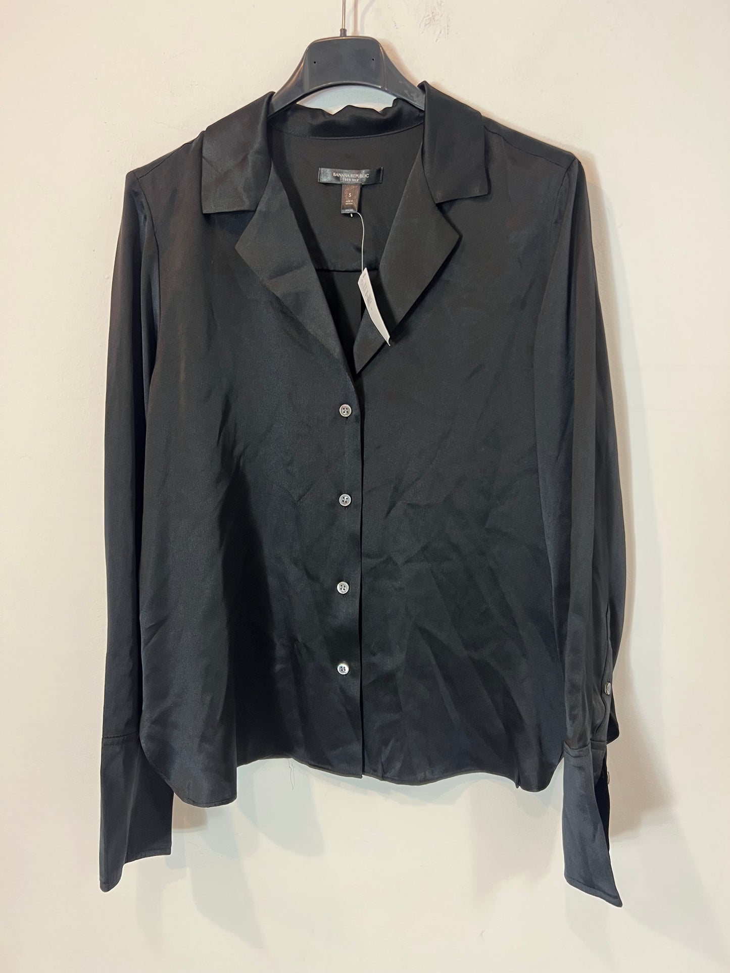 BANANA REPUBLIC. Black silk Ts blouse