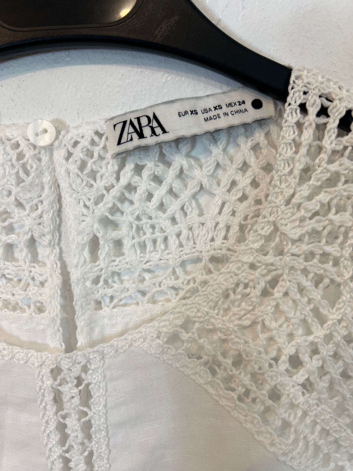 ZARA. Top blanco detalle croché T.xs