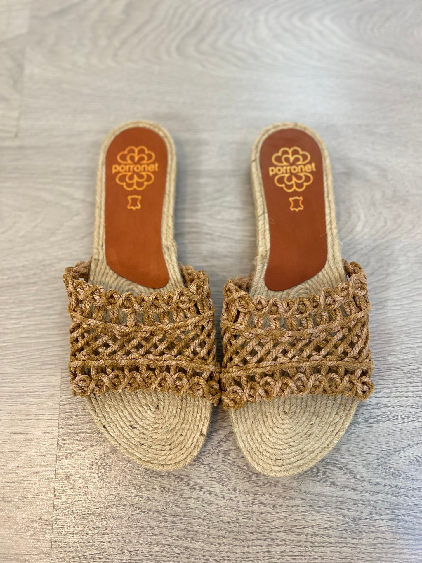 PORRONET. Flat raffia sandal T,39