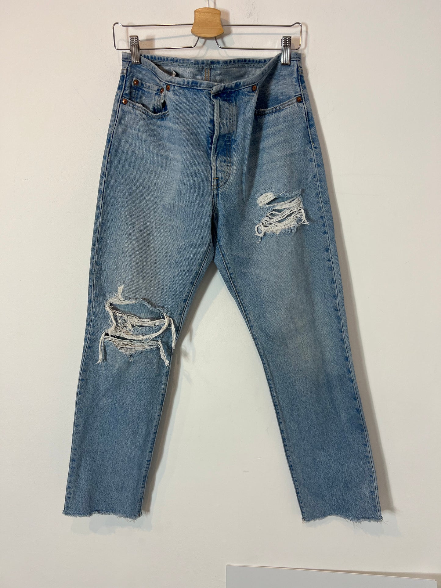 LEVI'S. Wide-leg ripped denim pants, size 42