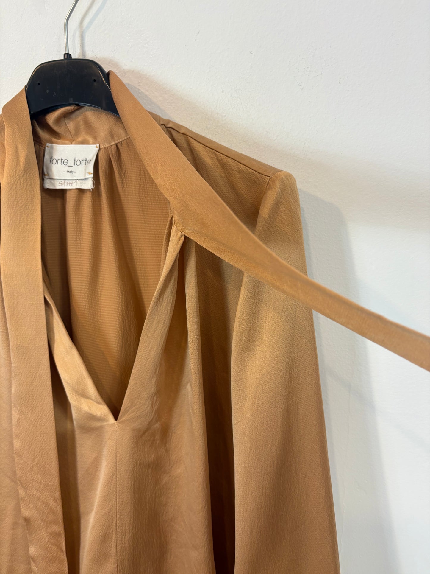 FORTE FORTE. Bowed silk blouse. TS/M