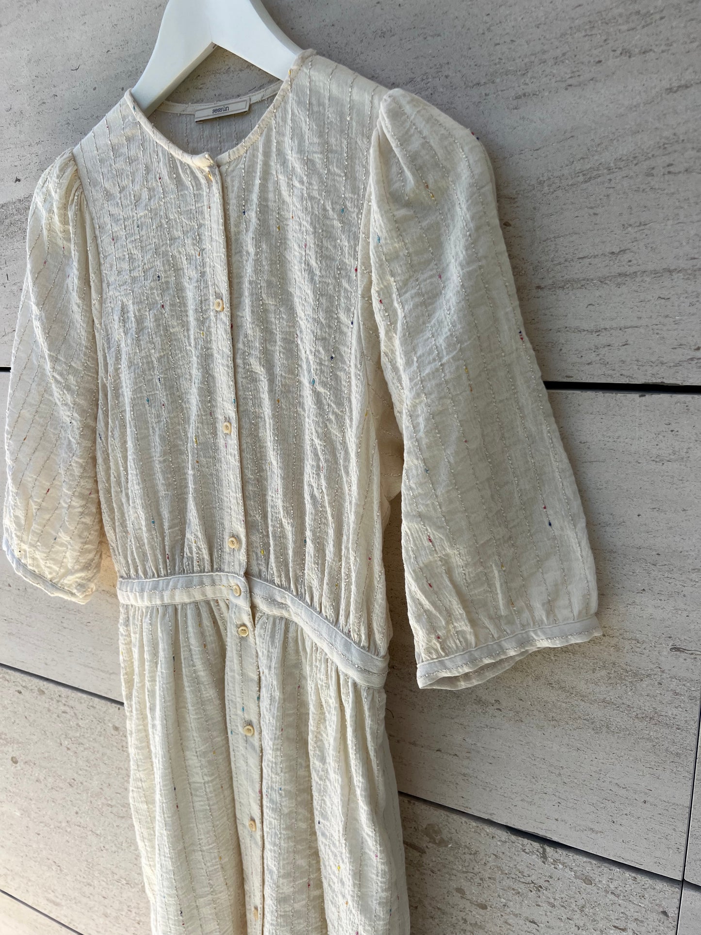 SESSÚN. Vestido beige bordado  T.s