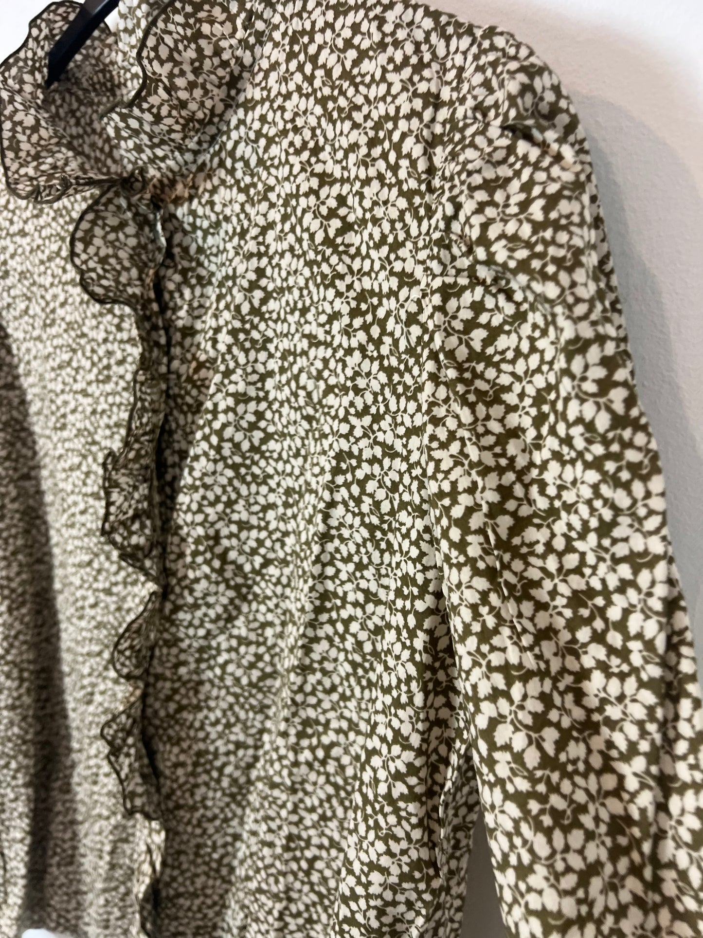 RITAVON. Green floral blouse Ts