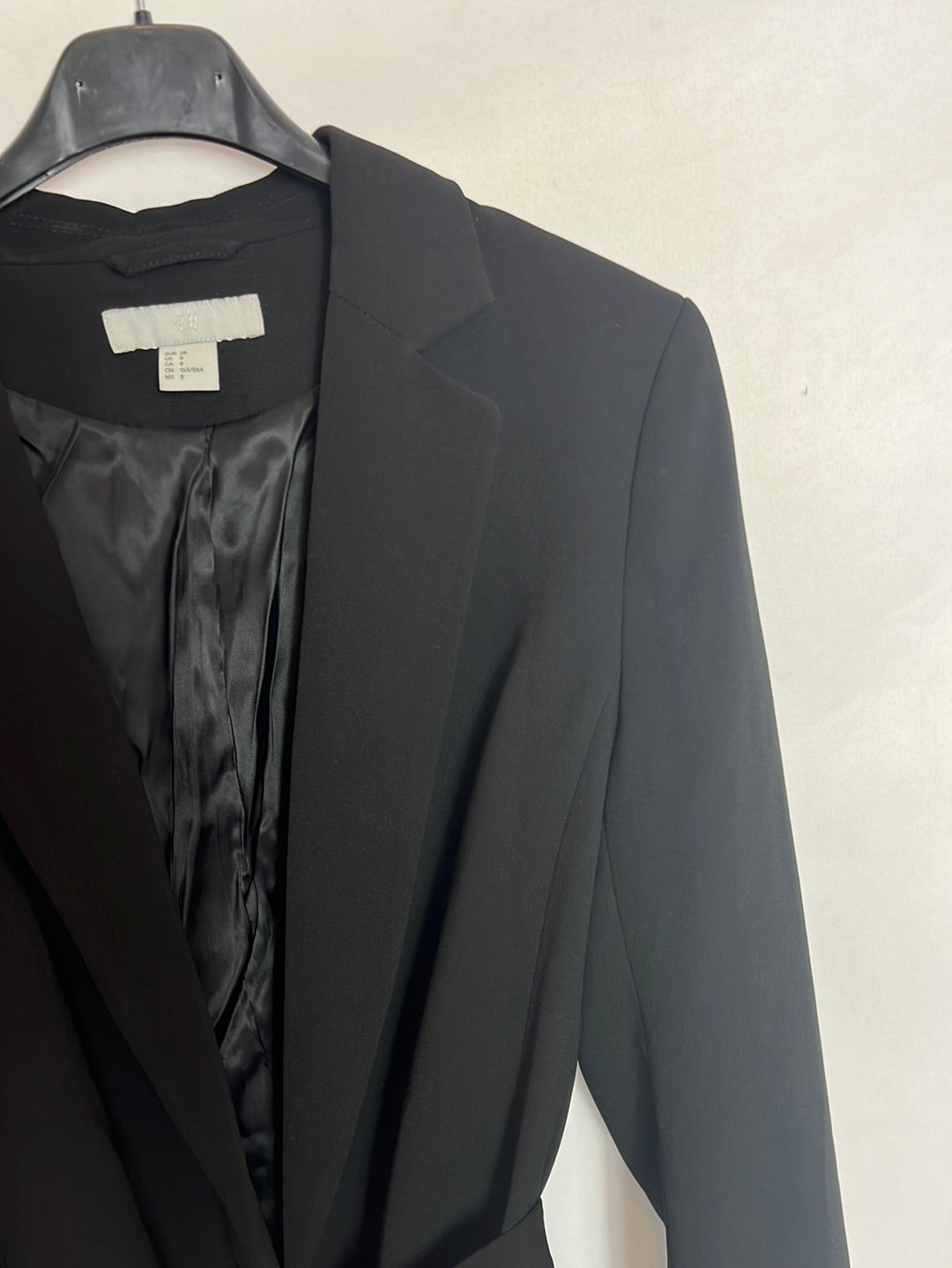 H&M.,blazer fluida larga cinturón . T 38