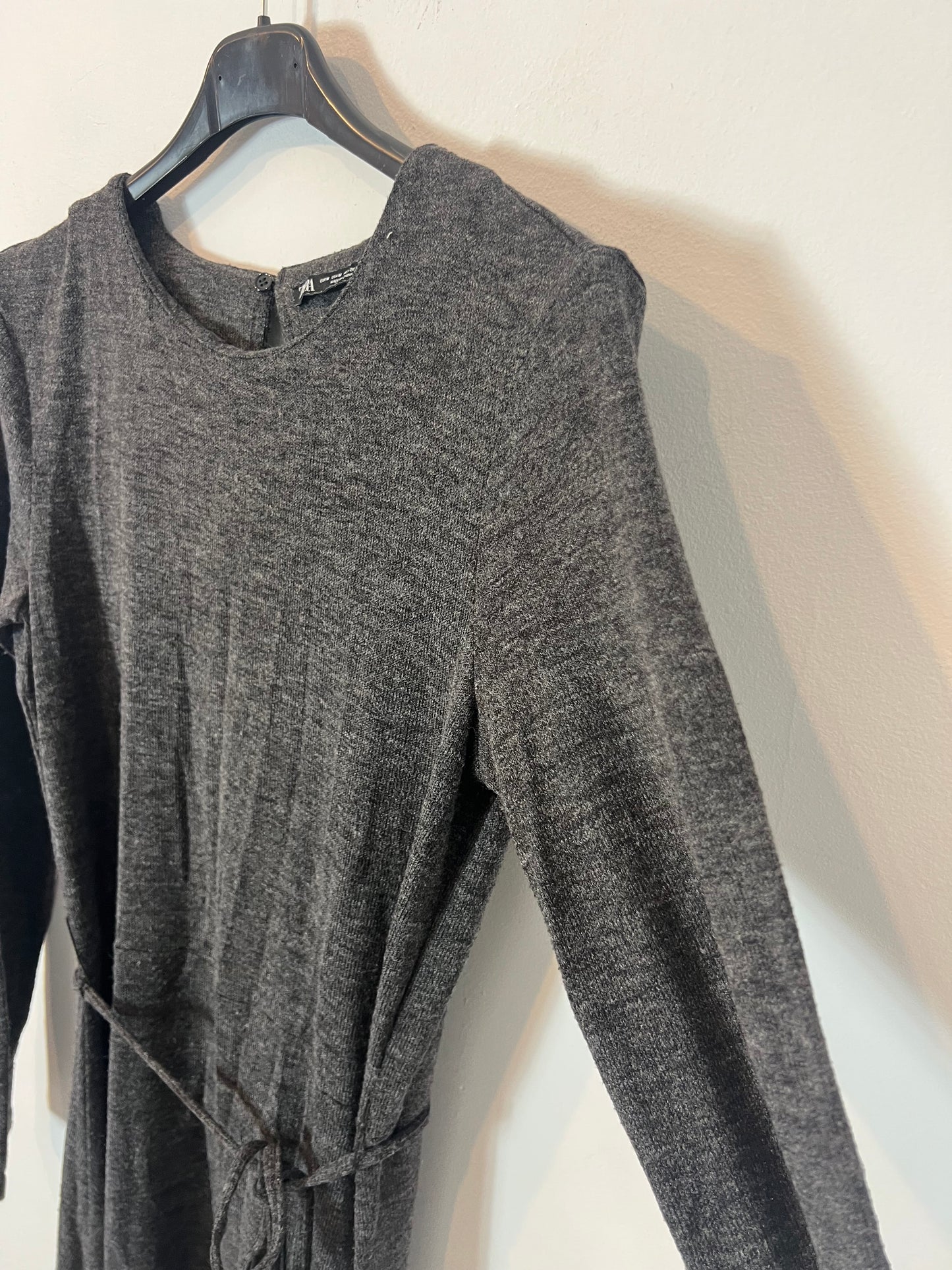 ZARA. Vestido midi punto gris. T M