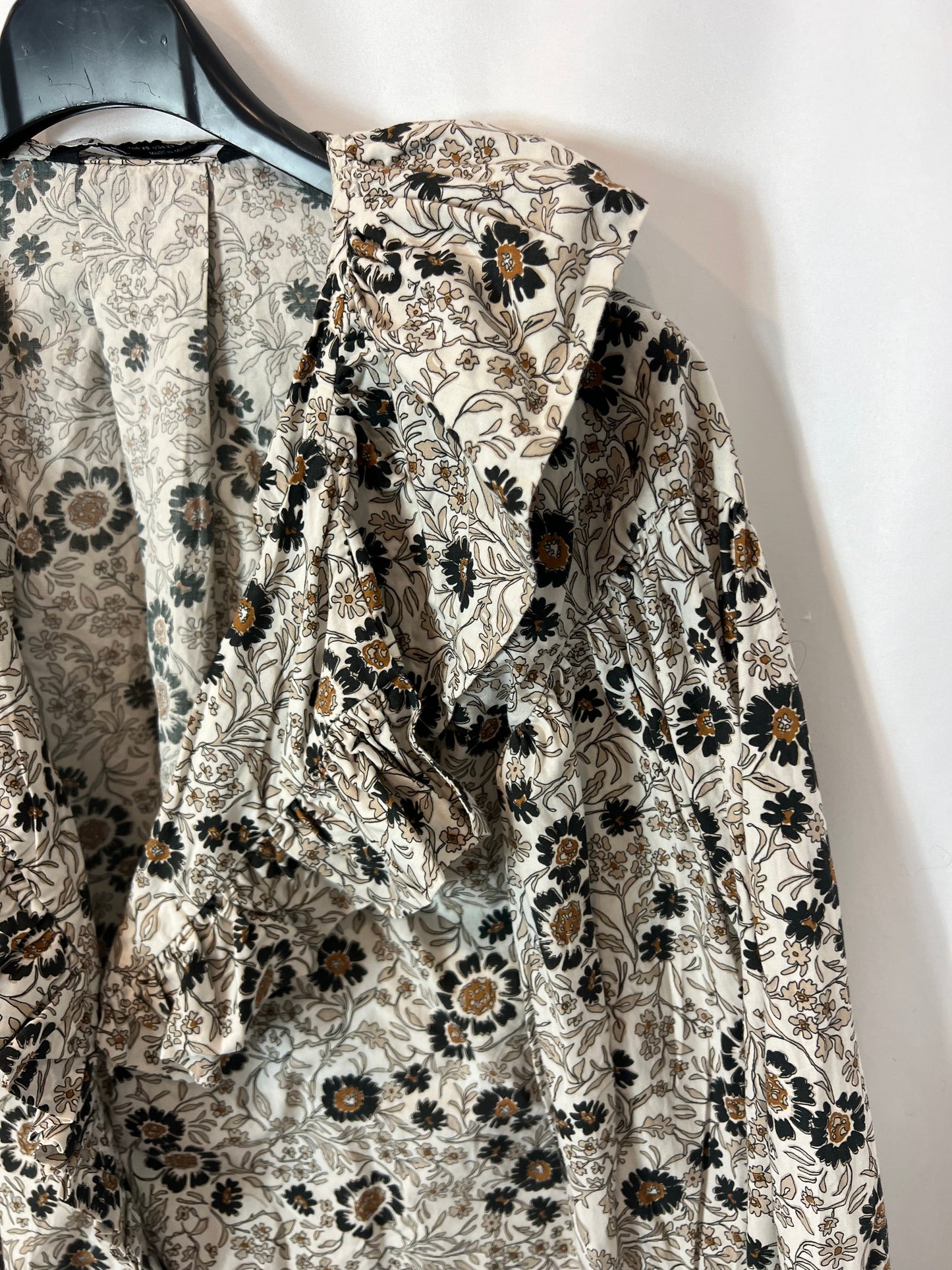 ZARA. Beige floral blouse T.xs